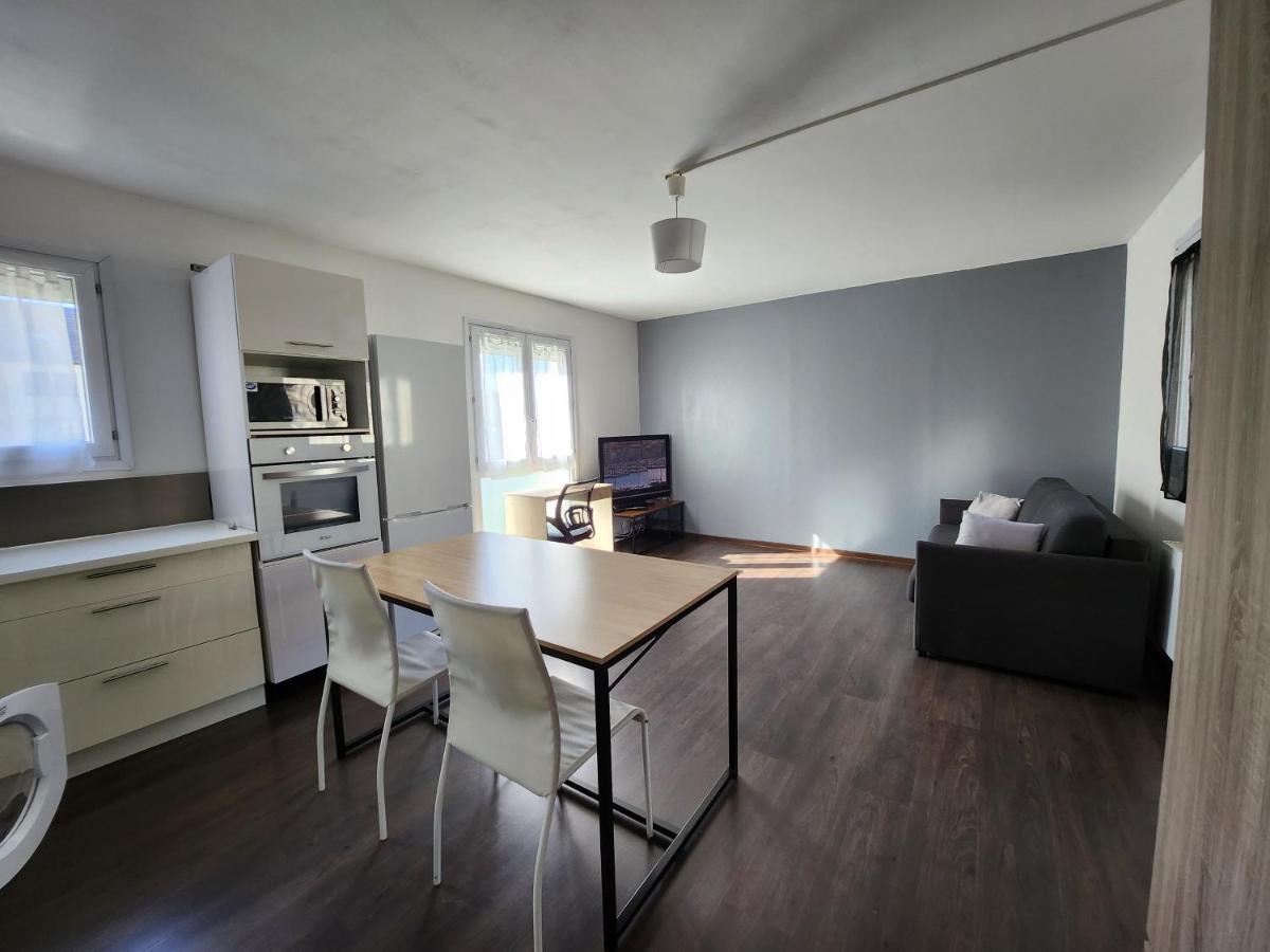 Le Pied A Terre Parisien - 77/94 Apartment ปงโตล-กงโบล ภายนอก รูปภาพ